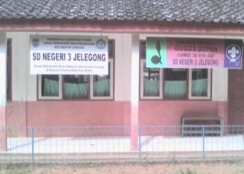 Pembangunan SD Jelegong 3 Kec.Cidolog Kab.Ciamis Dalam Kontrak Pakai Besi 12 Ml Tapi Diduga Gunakan Besi Ukuran 6, 8 dan 10, Bertentangan Dengan RAB