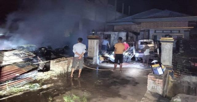 Sijago Merah Bakar Habis Warung/ Grosir Sembako