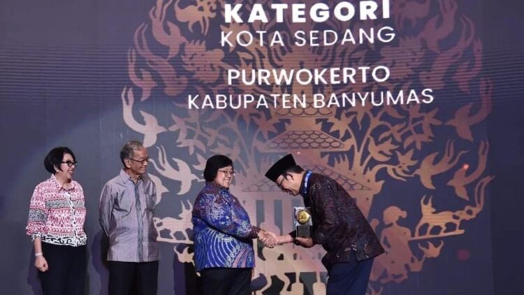 Banyumas Raih 2 Penghargaan Adipura dari Kementrian LHK