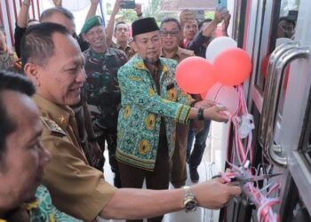Penjabat Bupati Tulang Bawang Drs. Qudrotul Ikwan, MM Hadiri Peresmian Gedung APDESI Kabupaten Tulang Bawang di Cakat Raya Kecamatan Menggala Timur