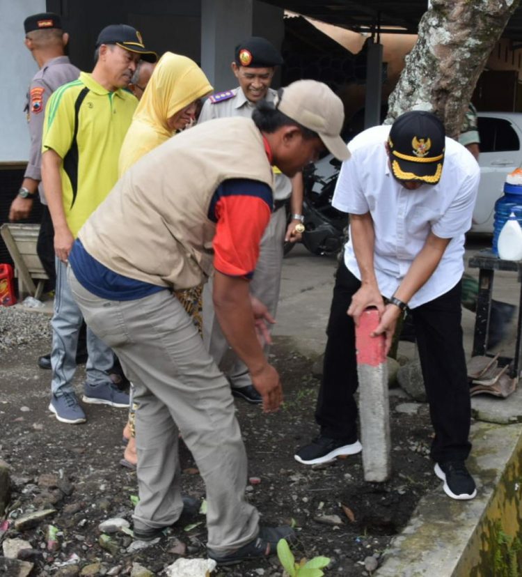 Wakil Bupati Banyumas Pasang Patok Lahan Warga Desa Babakan
