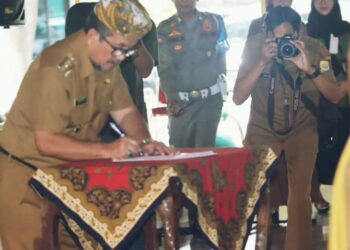 Pengukuhan Korwas TK, SD, SMP dan Penandatanganan Perkin, Bupati Cirebon : Guru Punya Peran yang Sangat Besar