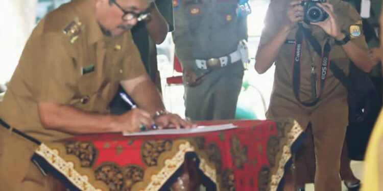Pengukuhan Korwas TK, SD, SMP dan Penandatanganan Perkin, Bupati Cirebon : Guru Punya Peran yang Sangat Besar