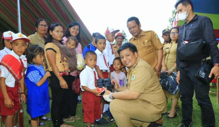 Bupati Samosir Tinjau Lahan Pertanian Cabe Merah di Desa Aek Nauli