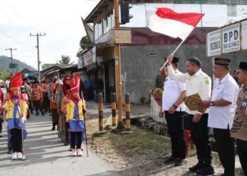 Bupati FBT Lepas Pawai Ta’aruf Pada MTQ Kecamatan PGGS