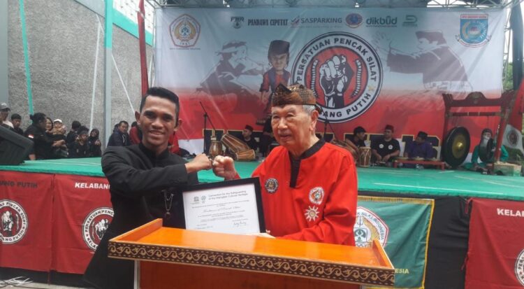 Penghargaan Sertifikat Dari UNESCO Untuk Persatuan Pencak Silat Kelabung Putih Ciputat Dalam Harlahnya Ke – 16