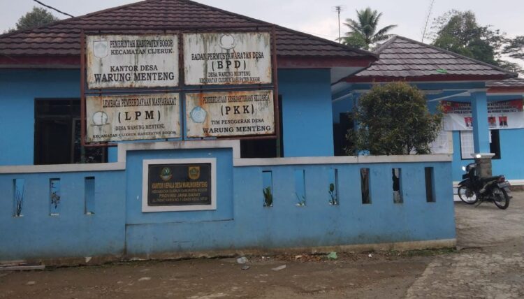 Kantor Desa Warung Menteng Sepi, Incumbent Kalah Dalam Pilkades Rama – rame Staf Tidak masuk Lagi, Pelayanan Tersendat