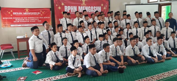 PBH SINAR PAGI Lakukan Penyuluhan Hukum di SMP Islam Terpadu Sains Alquran Al Abror Cilodong, Tema “ BPHN MENGASUH “
