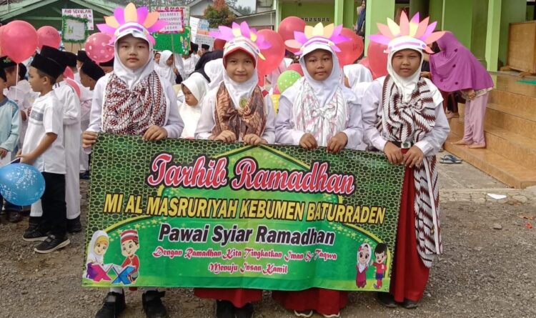 Ratusan Siswa MI Al Masruriyah ikuti Pawai Tarhib Ramadhan 1444 H