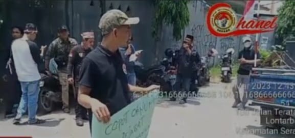 DLH Kota Serang Digeruduk LSM,Media Dan Kualiasi Badak Bersatu, Meminta Wali Kota Serang Copot Pejabat Terkait