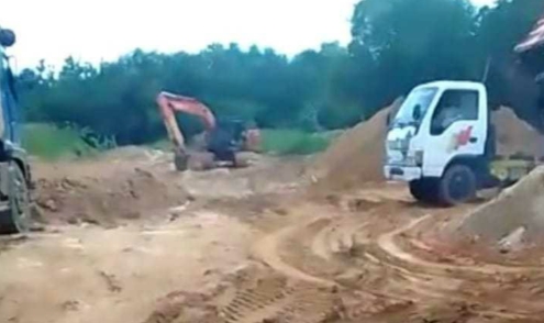 Aktivitas Tambang Diduga Ilegal di Kec. Bancar Tuban Terstruktur, Masif & Terorganisir, Aparat Penegak Hukum Kok Diam Saja ?