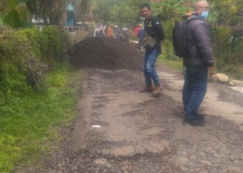 Jalan Rusak Akibat Dilalui Mobil Proyek BBWS Citanduy, Berjanji Bila Rusak Akan Diperbaiki Namun Hanya Diatas Kertas, Desa Terpaksa Bangun Sendiri