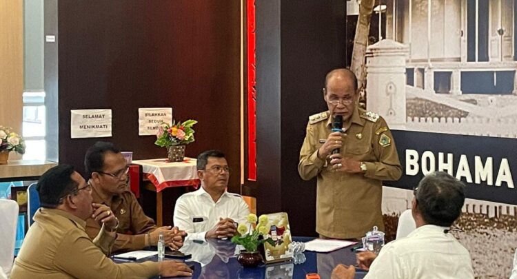 Wabup Samosir Teken Naskah Perjanjian Hibah dan Serah Terima Barang Milik Negara Kementerian PUPR