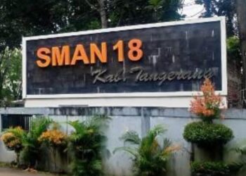 Wow Dengan Angkuh nya Humas SMAN 18 kabupaten Tangerang Berkata Seragam  Anak  Rp. 1.050.000,-  Termurah