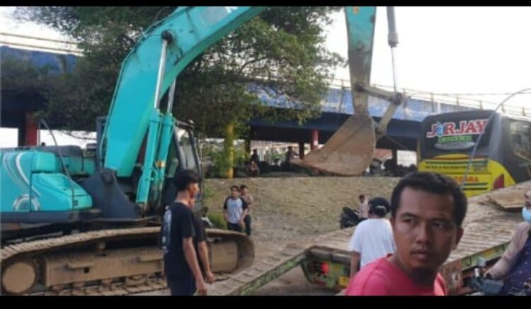 Warga Kampung Nelayan Cilincing Tolak Kehadiran Alat Berat Proyek NCICD