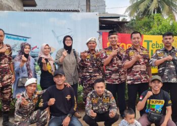 Keluarga Besar FKPPI Rayon 100407 Cileungsi Bersama Koramil 0621 Berbagi Takjil di Bulan Ramadhan