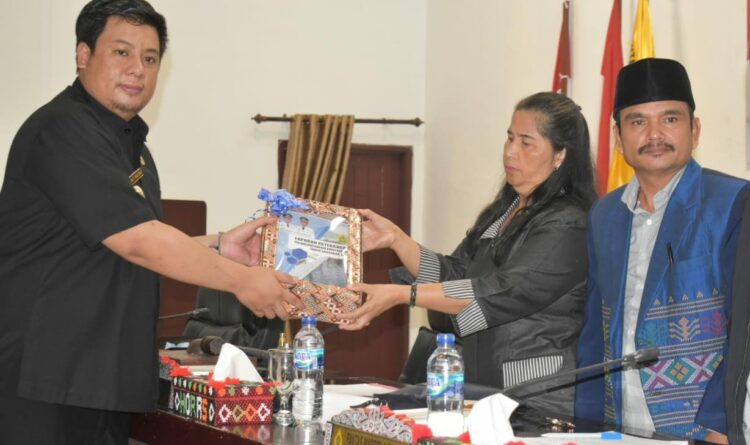 Bupati Samosir Sampaikan Nota Pengantar LKPJ Tahun Anggaran 2022