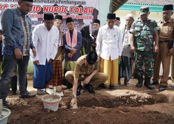 Penjabat Bupati Pringsewu Letakkan Batu Pertama Pembangunan TPA Nurul Falah