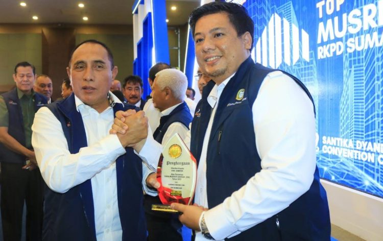 Hadiri TOP Musrenbang RKPD Provsu Tahun 2024, Bupati Samosir Terima Piagam Penghargaan Perolehan Dana Insentif Daerah Tertinggi Tahun 2022