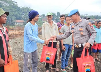 Wujud Kepedulian, Polres Purbalingga Bagikan 574 Paket Sembako