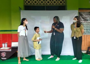 Dukung Program Multiple Language Sekolah, SD NU Master Sokaraja Undang Native Speaker dari USA