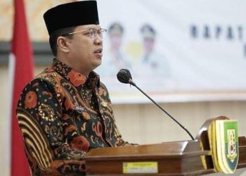 Gubernur Bengkulu Rohidin Mersyah Berikan Penghargaan Kepada OPD