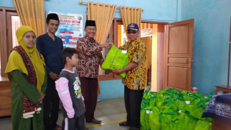 Momen Ramadhan 2023, SD NU Master Sokaraja Tasyarufkan 450 Paket Sembako dan Bazar Murah