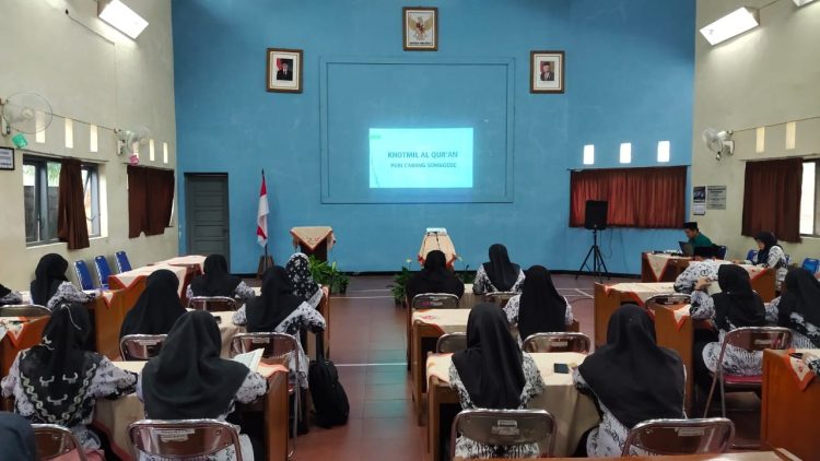 30 Anggota PGRI Somagede Antusias Ikuti Khotmil Qur’an