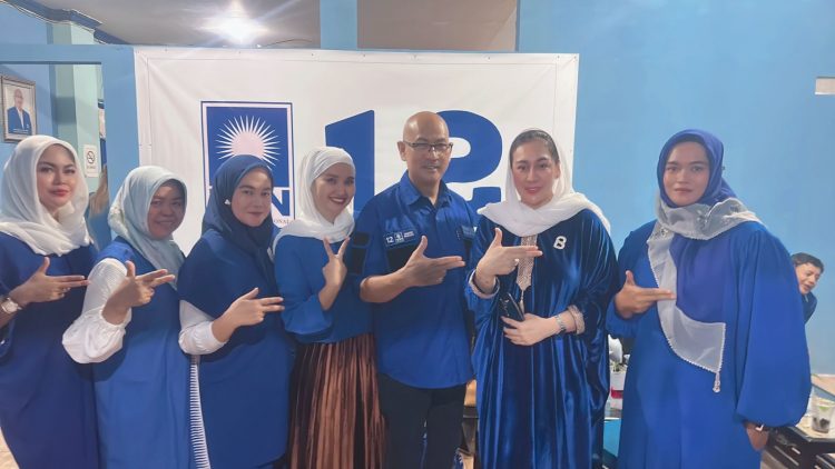 Partai Amanat Nasional (PAN) DPD Kabupaten Bogor Beserta Puan PAN Bagi – bagi Takjil di Depan Kesekertariatan