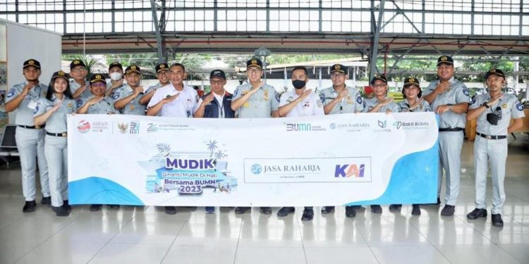 Kementerian BUMN Lepas 15 Ribu Peserta Mudik Bersama BUMN 2023 Moda Kereta Api