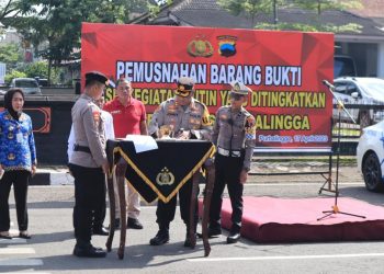 Polres Purbalingga Musnahkan Ribuan Botol Miras Hasil KRYD di Bulan Ramadan