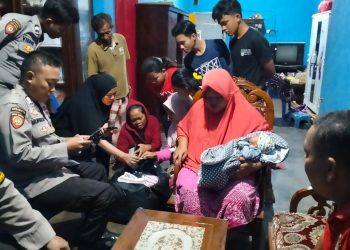 Penemuan Bayi Laki-Laki Terbungkus Kain Di Depan Teras Warga Rantau Tijang