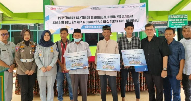 Gerak Cepat Jasa Raharja Menyerahkan Santunan Korban Laka Lantas di Jalan Tol Solo – Semarang Km 487 Kab. Boyolali Jawa Tengah