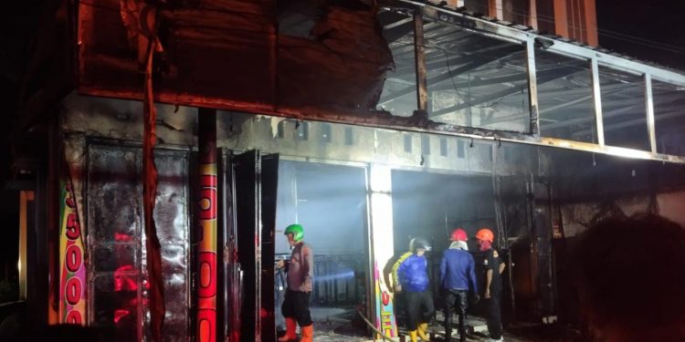 Toko Pakaian di Karangmoncol Terbakar, Penyebabnya Diduga Akibat Korsleting Listrik