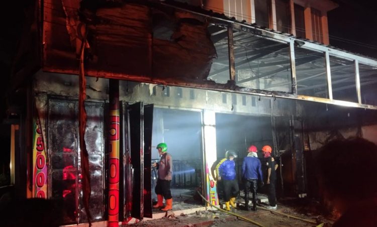 Toko Pakaian di Karangmoncol Terbakar, Penyebabnya Diduga Akibat Korsleting Listrik