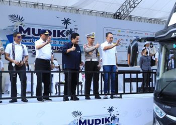 Menteri BUMN Bersama Menteri Perhubungan Lepas Ribuan Pemudik BUMN dari GBK