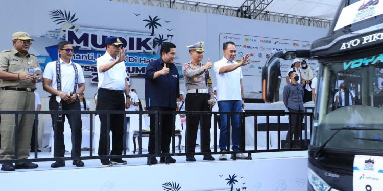 Menteri BUMN Bersama Menteri Perhubungan Lepas Ribuan Pemudik BUMN dari GBK
