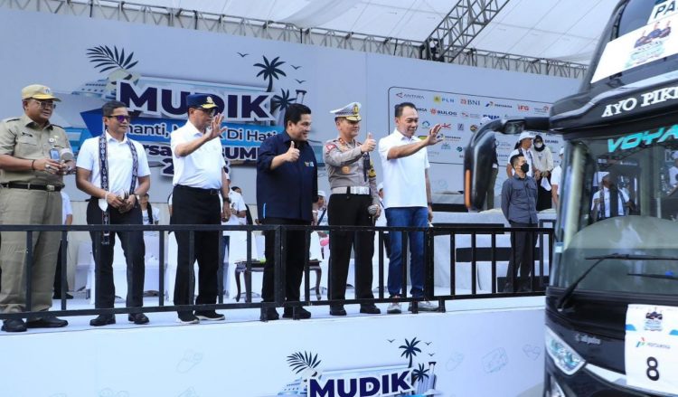 Menteri BUMN Bersama Menteri Perhubungan Lepas Ribuan Pemudik BUMN dari GBK