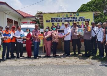 Hari Pertama Libur Lebaran Idul Fitri 1444 H, Bupati dan Wakil Bupati Samosir Monitoring Pos Terpadu Operasi Ketupat Toba Tahun 2023