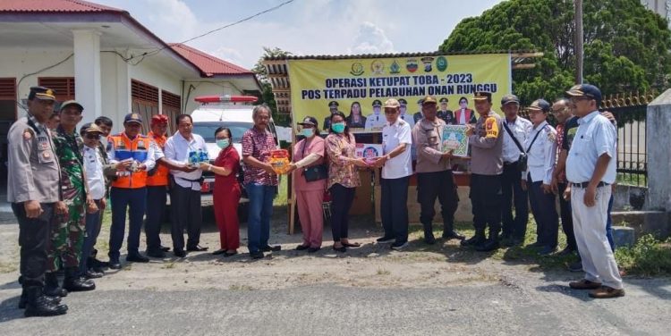 Hari Pertama Libur Lebaran Idul Fitri 1444 H, Bupati dan Wakil Bupati Samosir Monitoring Pos Terpadu Operasi Ketupat Toba Tahun 2023