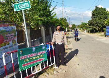 Lancarkan Mudik, Polres Pringsewu Pasang Rambu di Jalur Alternatif