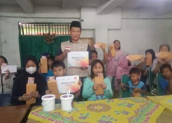 Jelang Idul Fitri 1444H, Yatim dan Duafa Terima THR dari BSI Maslahat-Jufi