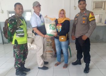 Menjelang Idul Fitri 1444 H Tahun 2023, Kepala Desa Sukamaju Bagikan Ke Warga KPM Bantuan Beras Bulog 10 KG/KPM