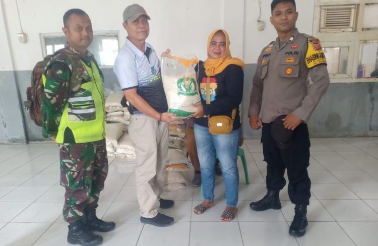 Menjelang Idul Fitri 1444 H Tahun 2023, Kepala Desa Sukamaju Bagikan Ke Warga KPM Bantuan Beras Bulog 10 KG/KPM