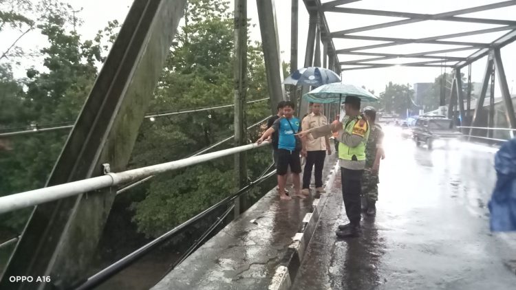 Perempuan di Purbalingga Dilaporkan Terjun ke Sungai Klawing, Petugas Gabungan Lakukan Pencarian Terjun ke Sungai