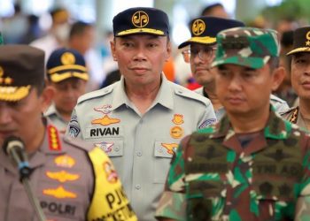 Rivan A. Purwantono Bersama Menhub dan Kapolri Tinjau Pelaksanaan Mudik di Stasiun Pasar