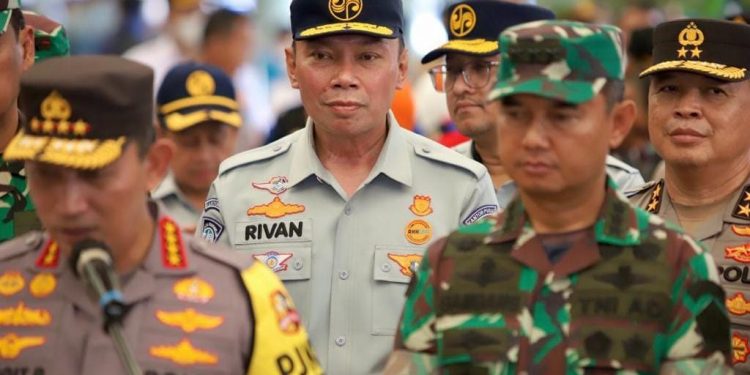 Rivan A. Purwantono Bersama Menhub dan Kapolri Tinjau Pelaksanaan Mudik di Stasiun Pasar