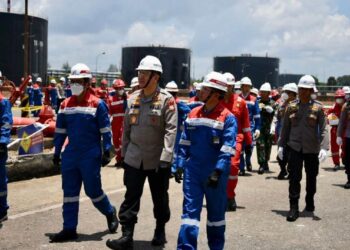 Tinjau Lokasi Ledakan, Kapolda Riau Irjen Iqbal : Tim Lakukan Investigasi, Pastikan Stok Minyak Pertamina Untuk Masyarakat Aman