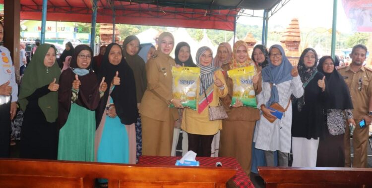 Tekan Angka Inflasi, Wakil Bupati Cirebon Gelar Pasar Murah di Kelurahan Babakan Kecamatan Sumber