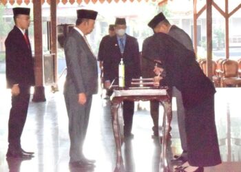 Lantik Pejabat Fungsional, Bupati Banyumas Ingatkan ASN Terus Mengabdi dan Berbakti Untuk Negeri